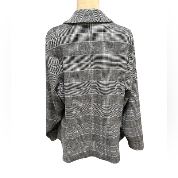 Torrid Black Plaid Houndstooth Cutaway Stretch Blazer Torrid Size 4 = US 4X 26W. - Picture 6 of 15